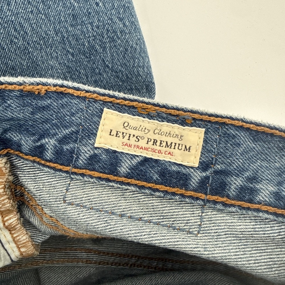 Levi's Premium Womens Distressed 90's 501 Blue Jeans Size 25x30 Button Fly - Picture 7 of 11